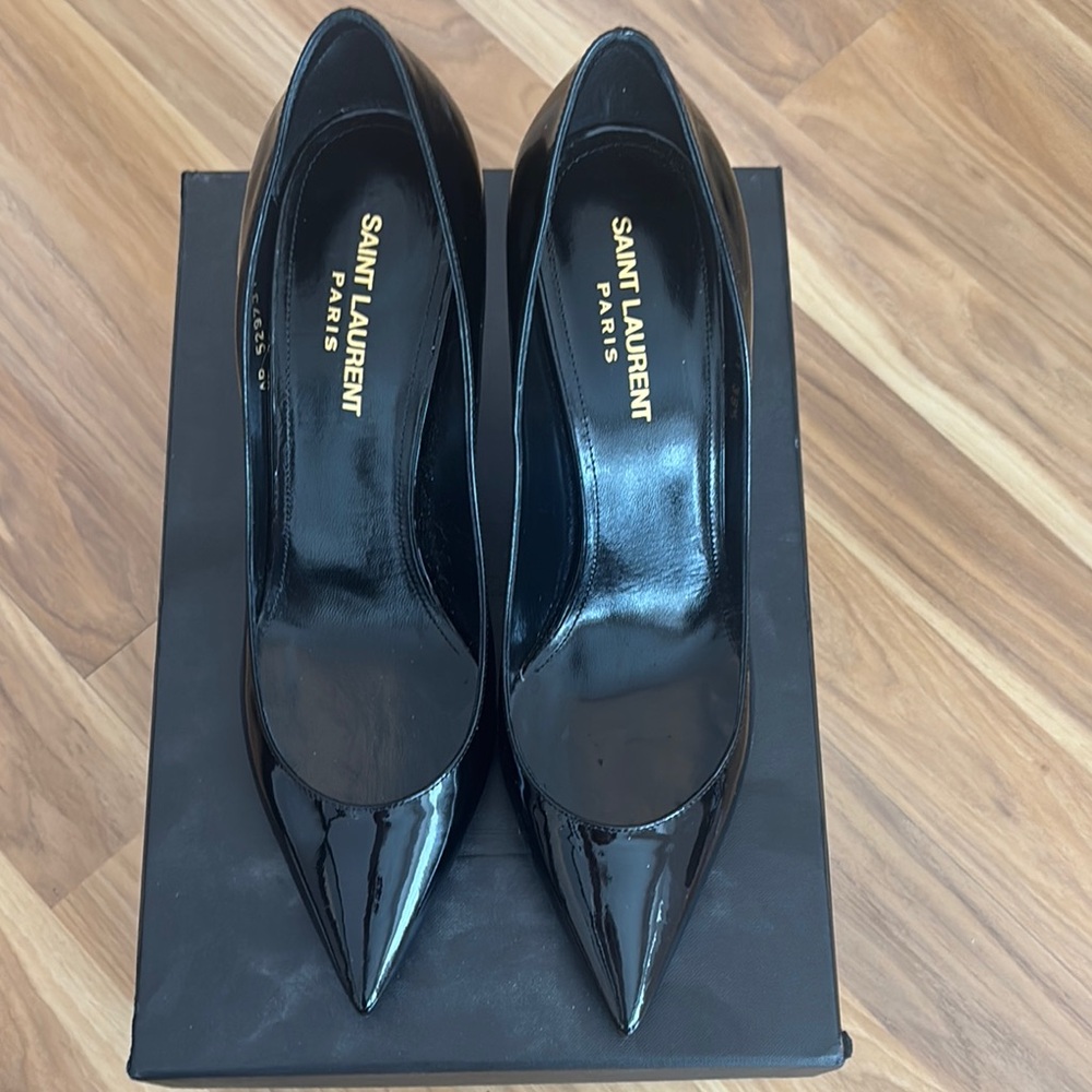 Saint Laurent Black Heels with Pointed Toe